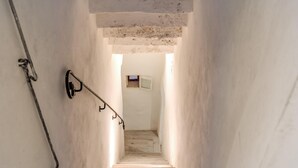 A narrow staircase with a metal handrail and a small window at the top. - Il Nido Gallipoli (Gallipoli)