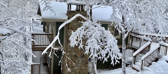 Hot Tub Cabin in Chalet Village | Mtn Views | Near Downtown Gatlinburg | Pools & Amenities