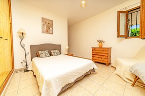 2 bedrooms, iron/ironing board, WiFi, bed sheets - Riviera Retreat Stunning Views at 30mn Nice Cannes (Le Bar-sur-Loup)