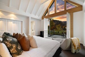 5 Schlafzimmer, Schreibtisch, Bügeleisen/Bügelbrett, WLAN