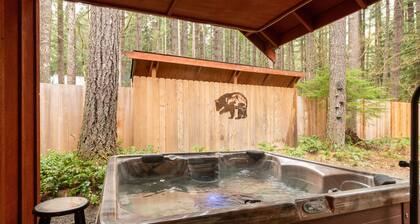 Das Waldhaus: Tranquil Forest Retreat | Hot Tub | Dog-friendly