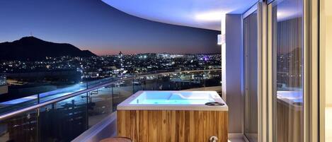 Indoor spa tub