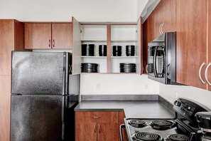 Réfrigérateur, micro-ondes, four, lave-vaisselle