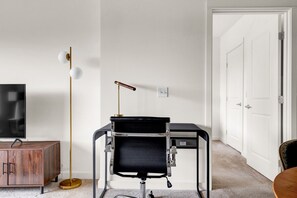 Interior - Dreamy Downtown Bellevue 2BR w/ W/D & Storage, near Shops, by Blueground (Bellevue)