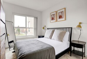 2 chambres, fer et planche à repasser, Wi-Fi, draps fournis