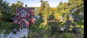 The Rusty Anchor ★ Lake Home + Guest House ★