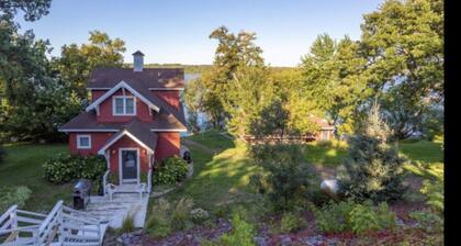 The Rusty Anchor ★ Lake Home + Guest House ★