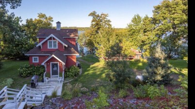 The Rusty Anchor ★ Lake Home + Guest House ★