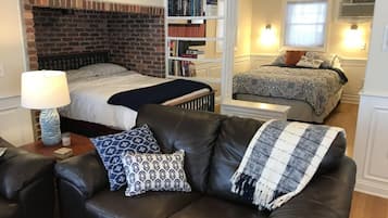 4 slaapkamers, een strijkplank/strijkijzer, reisbedje, gratis wifi