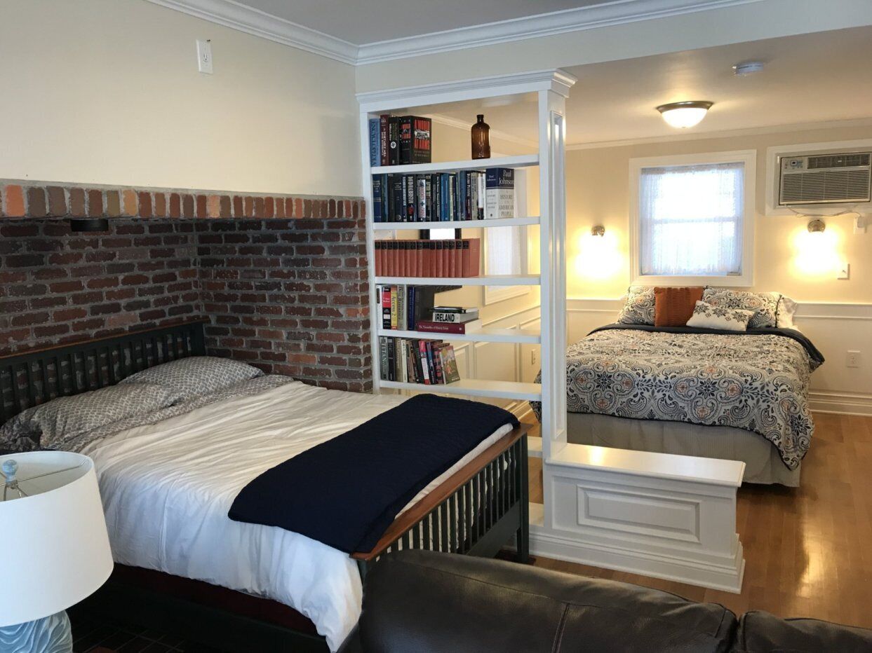 4 habitaciones, tabla de planchar con plancha y cuna de viaje 