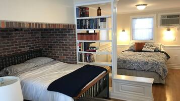 4 quartos, ferros/tábuas de passar roupa, berço de viagem