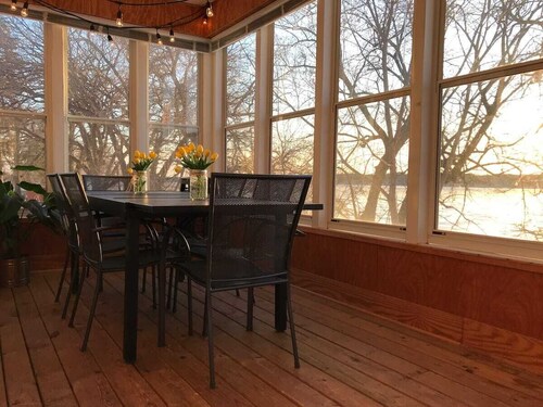 Lakefront Home + Guest House • Sleeps 16 • Year-Round Fishing