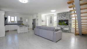 TV - Villa l'India - 3 Suites | Pool & Terraces | Saint-François (Saint-François)