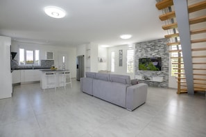 TV - Villa l'India - 3 Suites | Pool & Terraces | Saint-François (Saint-François)