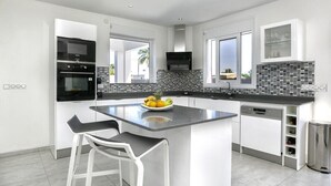 Coffee/tea maker, fridge, microwave, oven - Villa l'India - 3 Suites | Pool & Terraces | Saint-François (Saint-François)