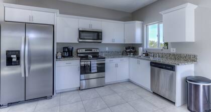 NEW 3 BR home in immaculate condition, mountain views just outside of Tucson