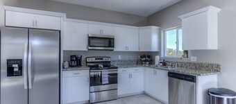 NEW 3 BR home in immaculate condition, mountain views just outside of Tucson