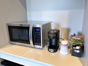 Skrivebord for bærbar PC, strykejern/-brett og wi-fi (inkludert)