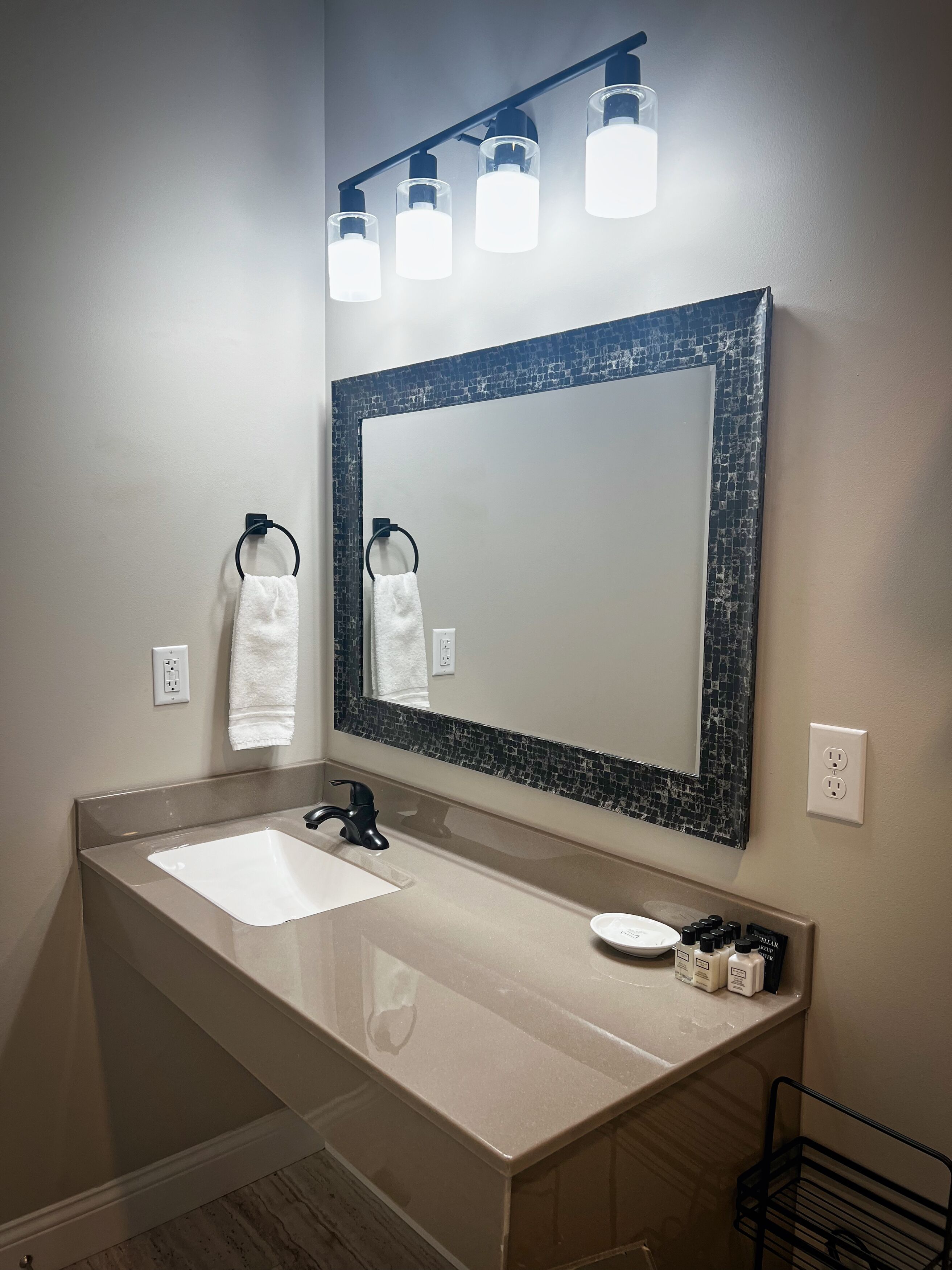 Phòng đơn Deluxe | Phòng tắm | Máy sấy tóc, khăn tắm 