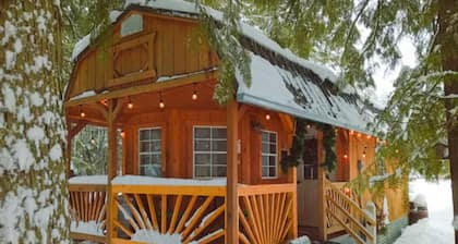 Cabin in the Cedars.Close to Lake,Town & Mountain