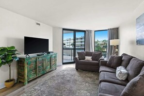 TV, DVD-spiller og kontorer