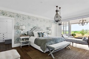 6 bedrooms, iron/ironing board, WiFi, bed sheets
