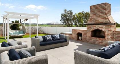 Hamptons Farm Estate—Luxe Retreat & Elegant Events