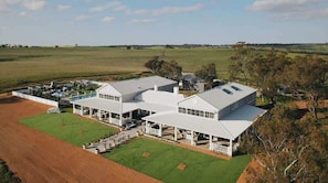 Exterior - Hamptons Farm Estate Luxe Retreat and Elegant Events (Wongamine)