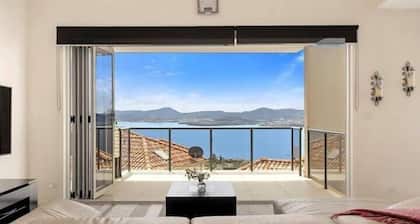 "The View" Luxury home 5 bed/3 bath 3km to Casino.