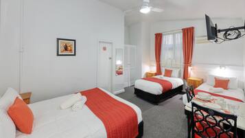 Family Suite | Desk, soundproofing, free WiFi, bed sheets