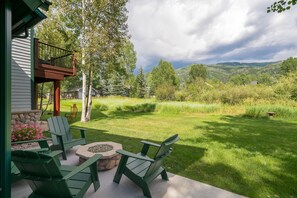 Terrace/patio - Kit & Cub-oodle,Private Hot Tub, Fire Pit, Grill, Backyard & Views! (Steamboat Springs)