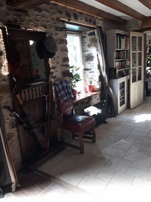 TV, fireplace, DVD player