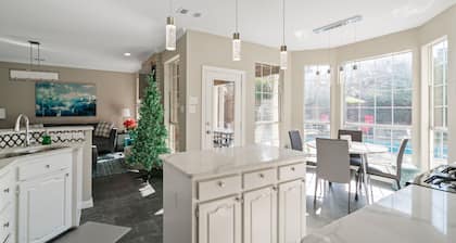 Modern Home w Heated Pool Game Rm sleeps12-16 near DFW & Gaylord hotel