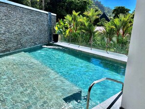 Outdoor pool - Jaco Sunset Boulevard — Luxury Beachfront Condo With Breathtaking Ocean Views (Jaco)