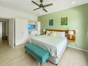 3 slaapkamers, een strijkplank/strijkijzer, gratis wifi, beddengoed
