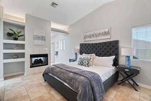 5 bedrooms, iron/ironing board, free WiFi, bed sheets - Renovated 3275sqft 5BR/3BA Strip View, Pool, more! (Henderson)