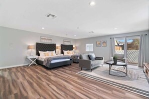 Interior - Renovated 3275sqft 5BR/3BA Strip View, Pool, more! (Henderson)