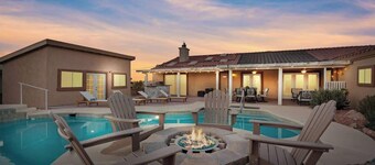 Renovated 3275sqft 5BR/3BA Strip View, Pool, more!