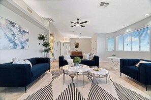 Smart TV, offices - Renovated 3275sqft 5BR/3BA Strip View, Pool, more! (Henderson)