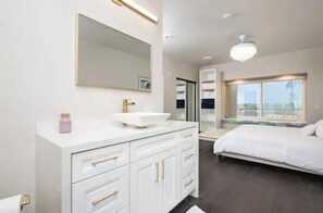 2 bedrooms, free WiFi, bed sheets, wheelchair access