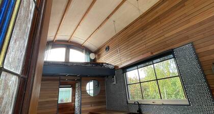 Cedar Cosy Tiny Farm Stay Loch & Rail Trail pit stop for Philip Island or Prom