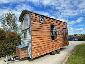 Exterior - Cedar Cosy Tiny Farm Stay Loch & Rail Trail pit stop for Philip Island or Prom (Nyora)