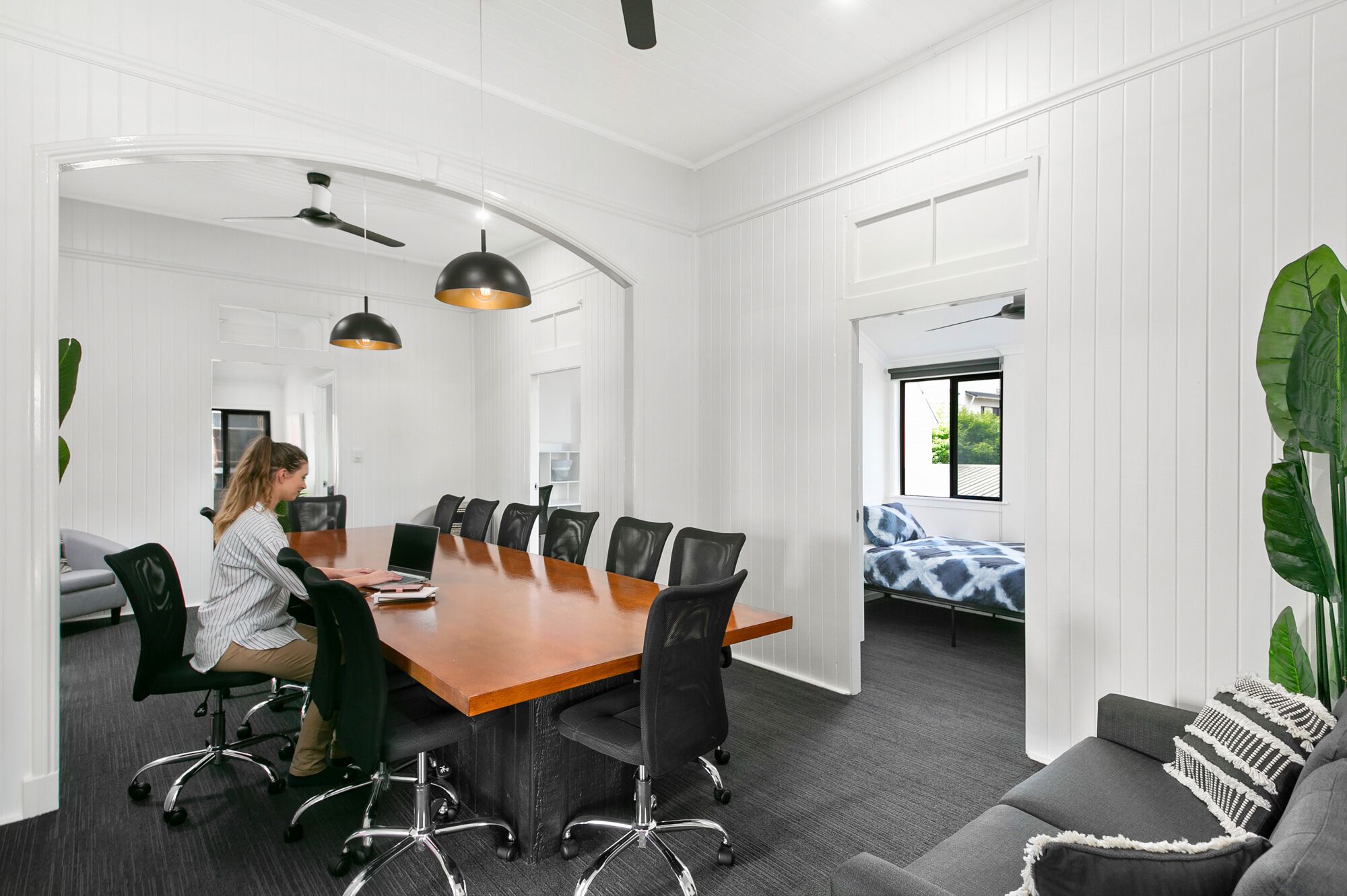 MiHaven Student Accommodation - King bed with Shared Bathrooms