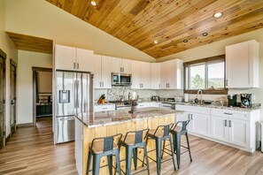 Fridge, microwave, dishwasher, coffee/tea maker