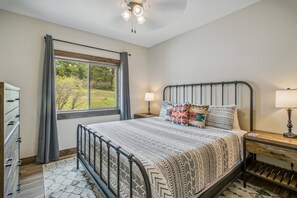 5 Schlafzimmer, Bügeleisen/Bügelbrett, kostenloses WLAN, Bettwäsche