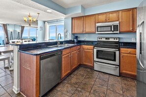 冰箱、微波炉、烤箱、炉灶