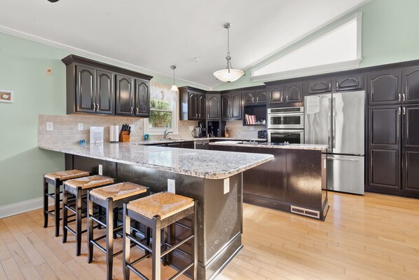 Refrigerador, microondas, horno, placa de cocina