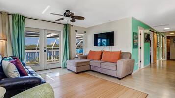 Condo (250 1st St-A) | Exterior