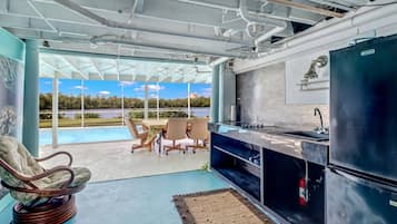 Condo (250 1st St-A) | Exterior