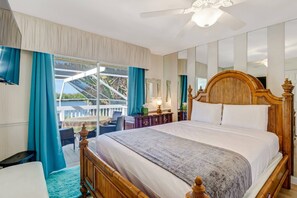 Condo (250 1st St-A) | Exterior